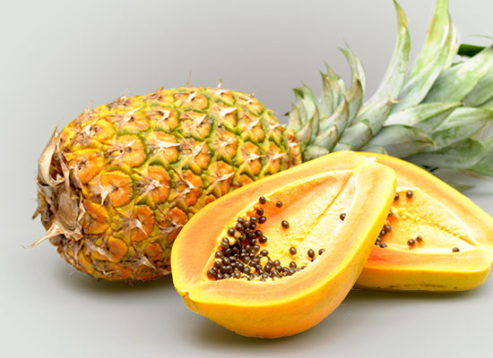 Ananas und Papaya