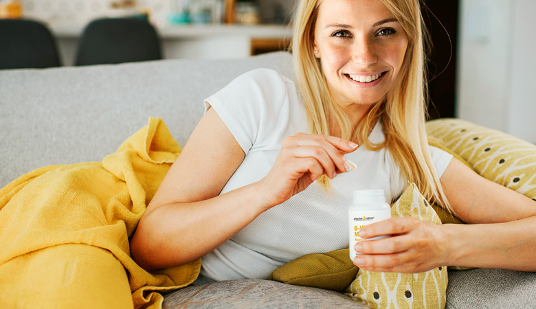 Woman holding the B vitamin mix