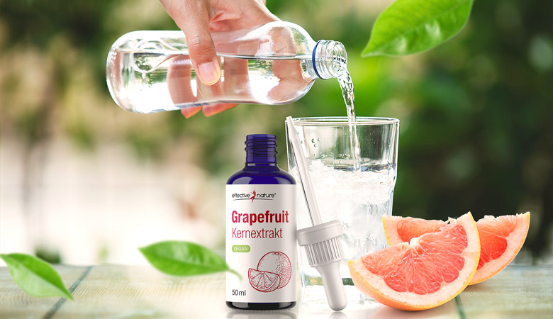 Grapefruitkernextrakt mit einem Glas Wasser
