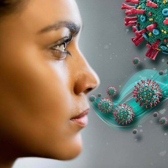 Viren und Bakterien fliegen in Nase einer Frau