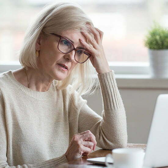 Frau mit Gedächtnisproblemen